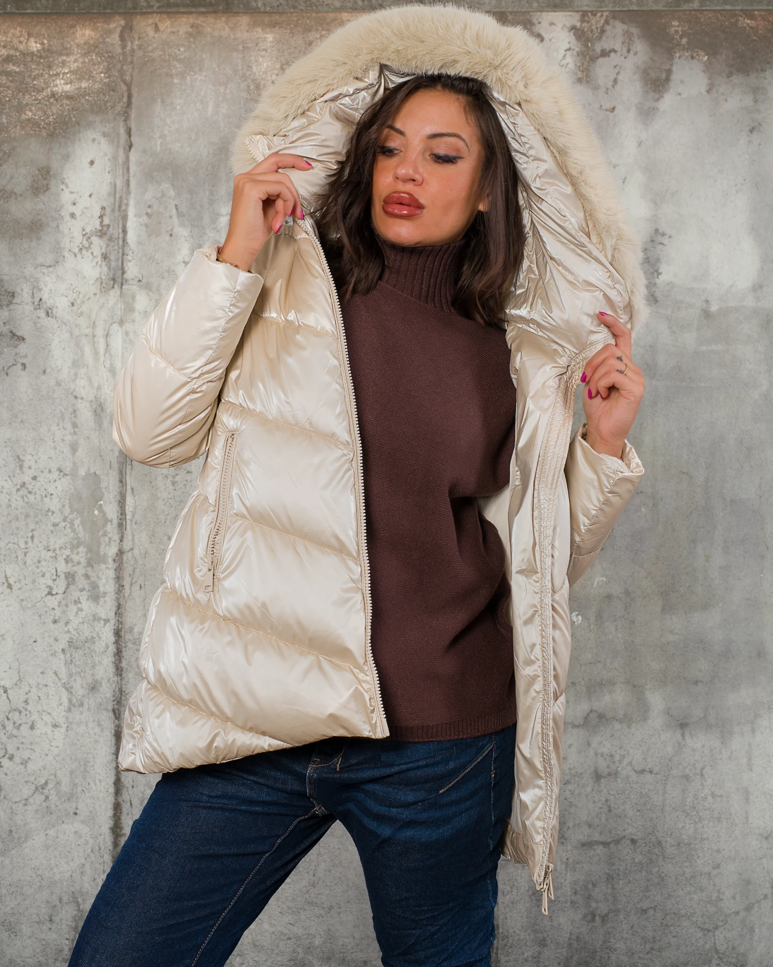 Яке Bring Us Closer, Златист Цвят